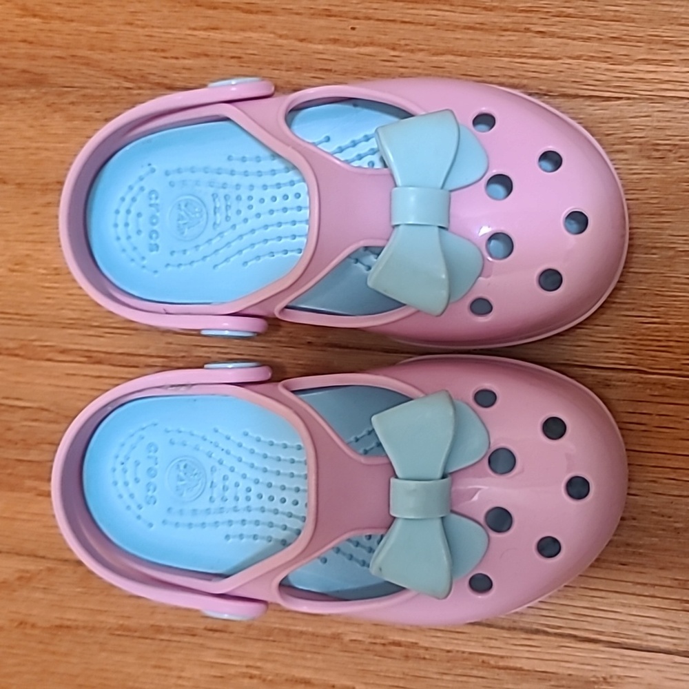 PINK/BLUE GIRLS'S CROCS in size C8